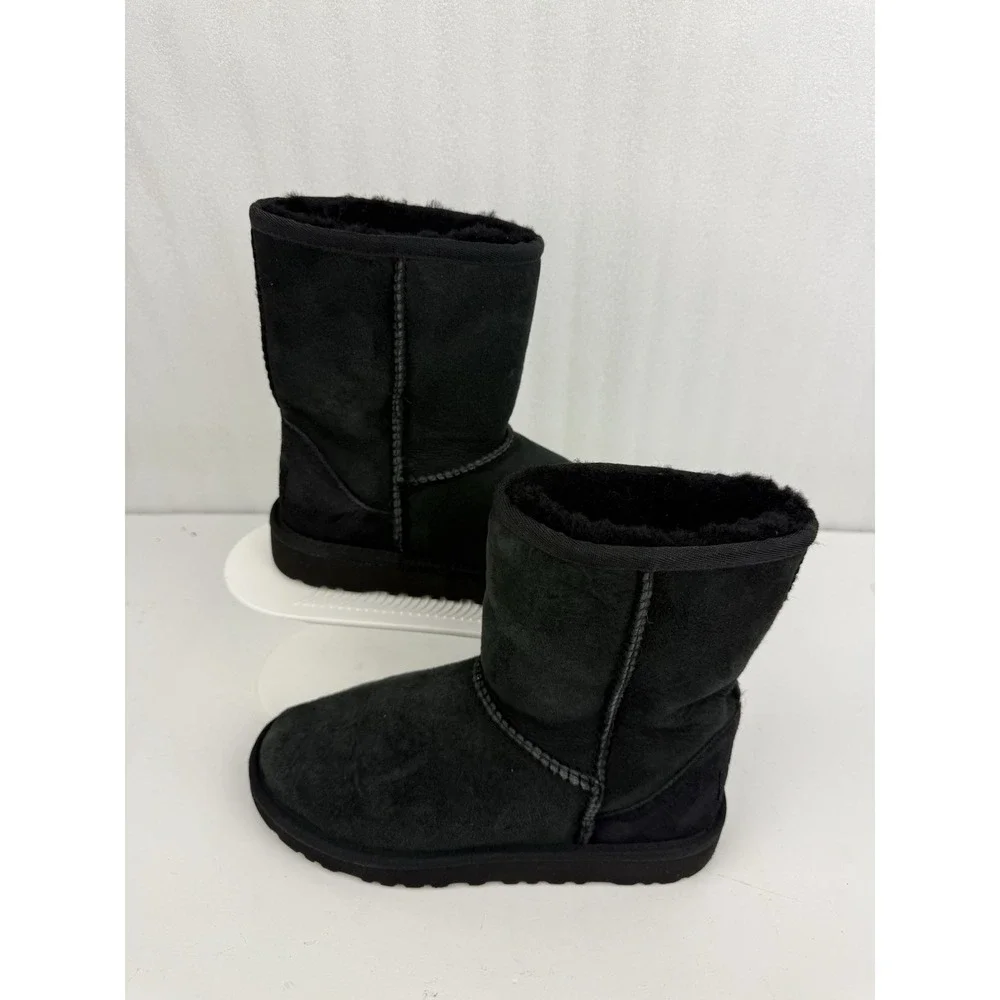 UGG Australia Classic Short II Boots Black Suede Sheepskin Youth Sz. 3 WMS Sz. 5